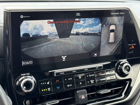 Used 2022 Toyota Highlander Platinum image 29