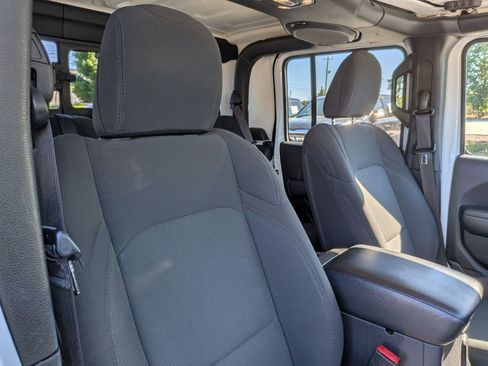 Used 2023 Jeep Gladiator Sport AWD/4WD image 32