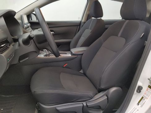 Used 2025 Nissan Sentra SV FWD image 17
