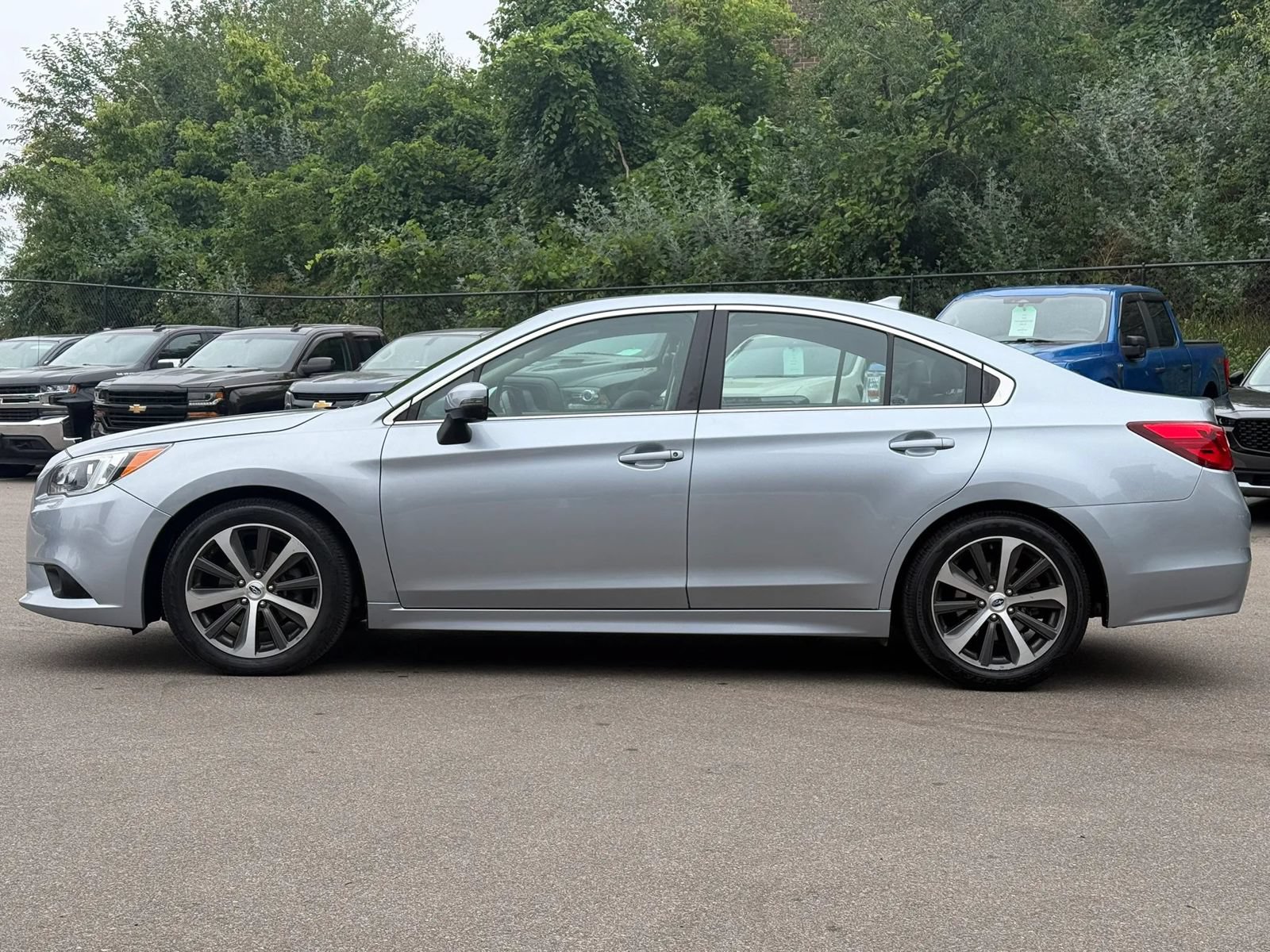Used 2017 Subaru Legacy 2.5i Limited AWD/4WD image 2