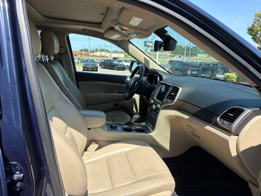 Used 2018 Jeep Grand Cherokee Limited AWD/4WD image 25
