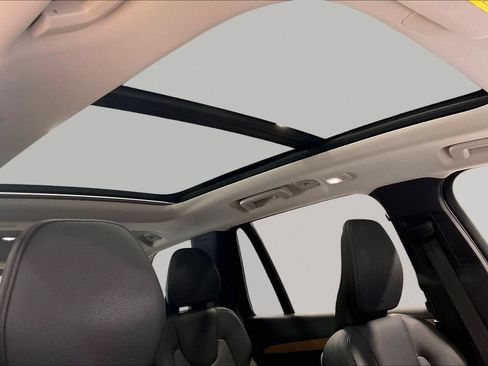 Certified 2024 Volvo XC90 B5 Plus AWD/4WD image 28