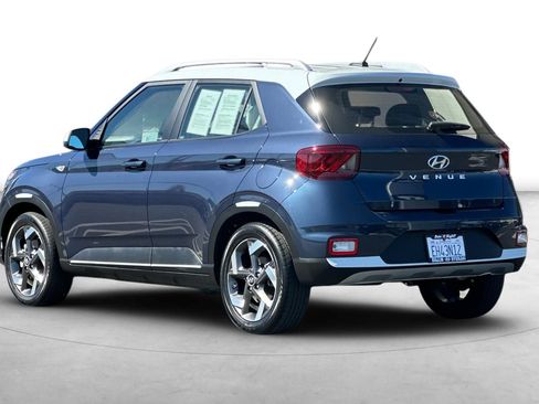 Certified 2025 Hyundai Venue Limited image 4
