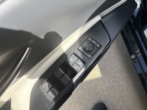 Used 2025 Lexus ES 300h w/ Premium Package FWD image 15