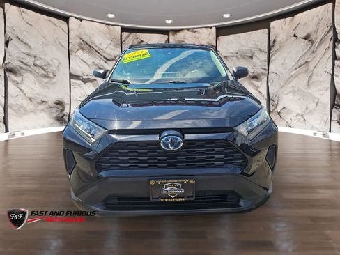 Used 2021 Toyota RAV4 LE AWD/4WD image 3