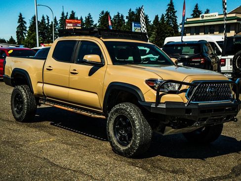 Used 2019 Toyota Tacoma TRD Off-Road AWD/4WD image 6