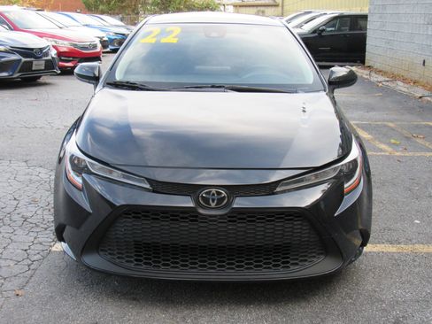 Used 2022 Toyota Corolla LE FWD image 2