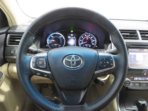 Used 2017 Toyota Camry XLE w/ Moonroof Package image 16