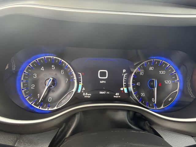Used 2024 Chrysler Pacifica Touring-L FWD image 15