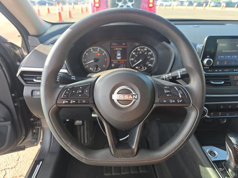 Used 2023 Nissan Altima 2.5 S FWD image 13