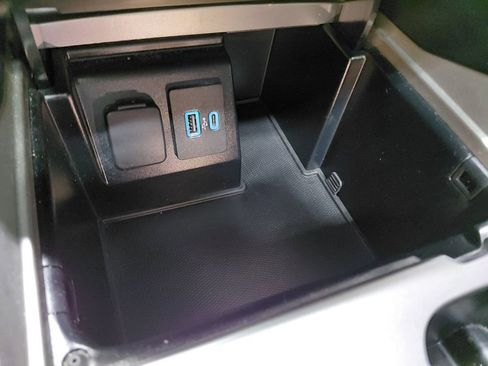 Certified 2020 Ford Explorer XLT w/ Equipment Group 202A image 34