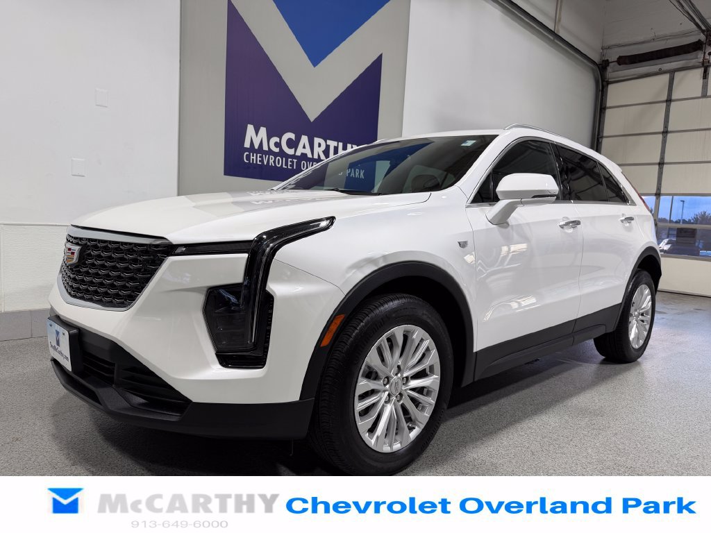 Used 2024 Cadillac XT4 Luxury w/ Cold Weather Package FWD image 9