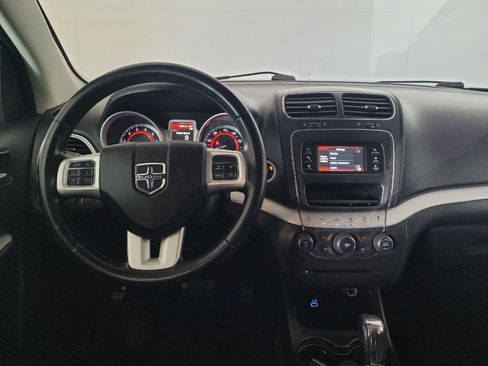Used 2020 Dodge Journey SE w/ SE Popular Equipment Group FWD image 22