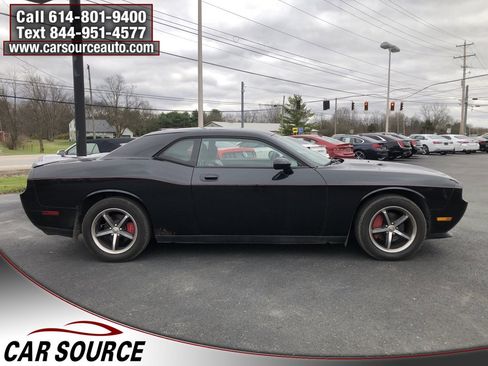 Used 2010 Dodge Challenger SE image 4