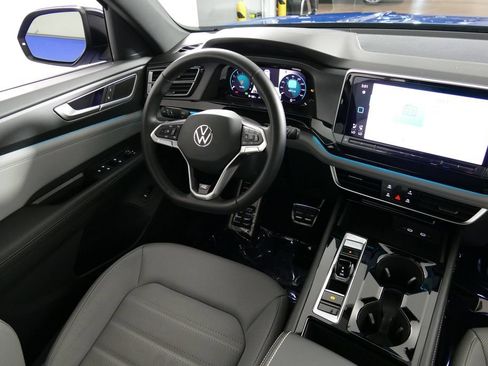 Used 2025 Volkswagen Atlas Cross Sport SEL R-Line AWD/4WD image 22