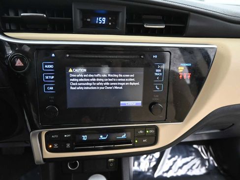 Used 2019 Toyota Corolla LE image 18