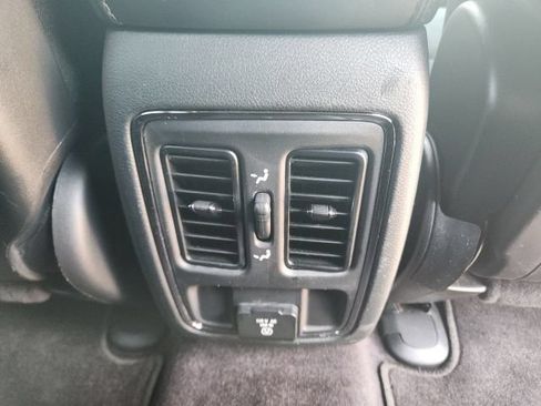Used 2018 Jeep Grand Cherokee Altitude RWD image 21