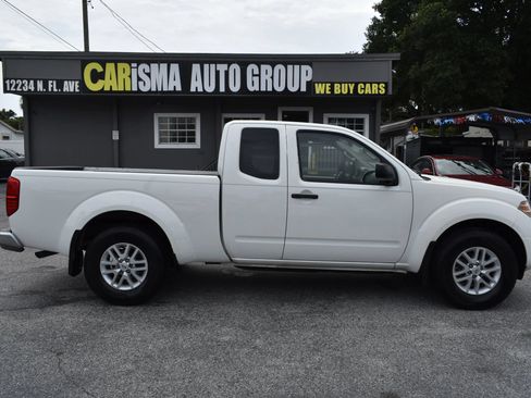 Used 2017 Nissan Frontier SV RWD image 2