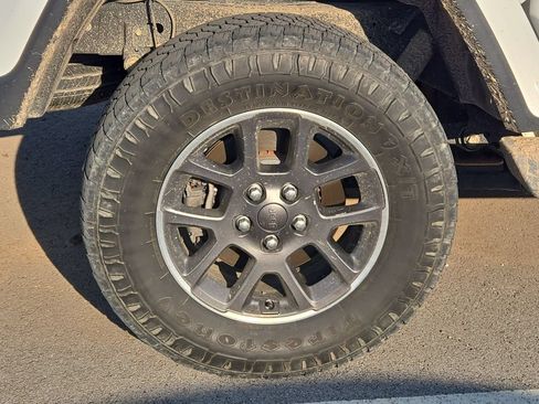 Used 2020 Jeep Gladiator Overland AWD/4WD image 5
