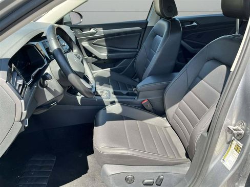 Used 2024 Volkswagen Jetta SE FWD image 16