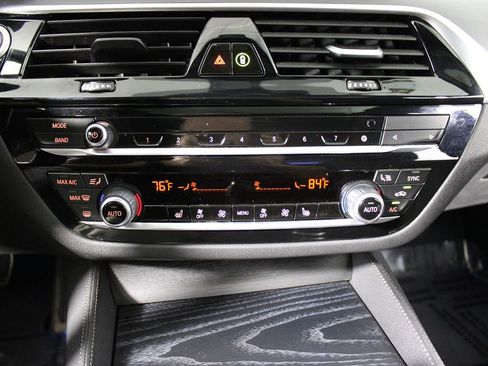 Used 2023 BMW 530e w/ M Sport Package image 20