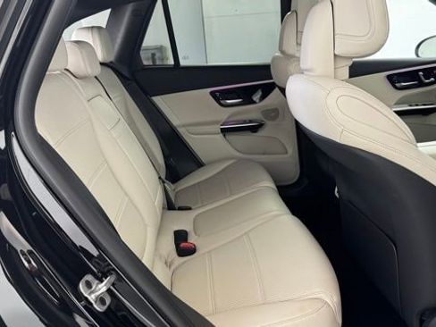 Used 2024 Mercedes-Benz GLC 300 4MATIC image 18