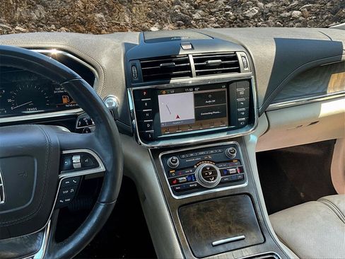 Used 2017 Lincoln Continental Reserve w/ Technology Package image 5