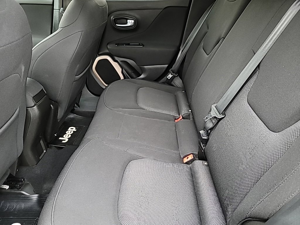 Used 2016 Jeep Renegade Latitude w/ Cold Weather Group AWD/4WD image 24