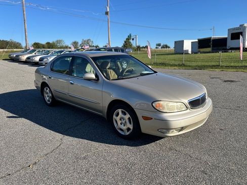 Used 2001 INFINITI I30 FWD image 2