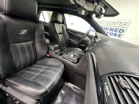 Used 2022 Chrysler 300 S image 25