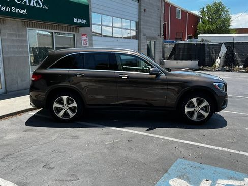 Used 2016 Mercedes-Benz GLC 300 4MATIC w/ Multimedia Package image 8
