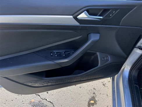 Used 2020 Volkswagen Jetta SE image 11