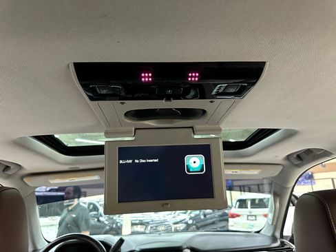 Used 2020 Chevrolet Tahoe Premier w/ Premier Plus Edition image 39