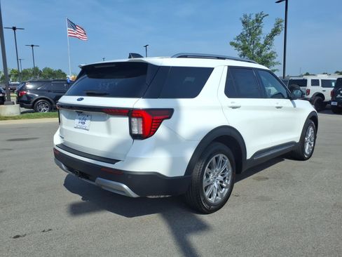 New 2026 Ford Explorer Platinum RWD image 3