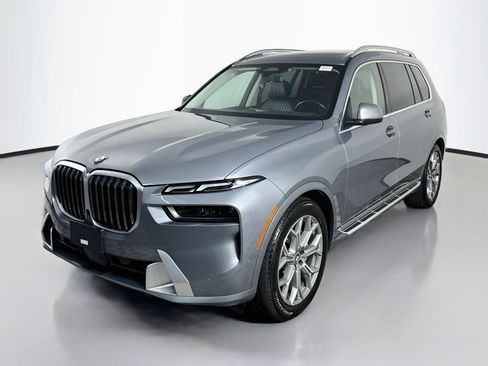 Used 2025 BMW X7 xDrive40i AWD/4WD image 4
