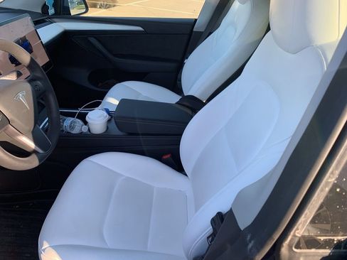 Used 2023 Tesla Model Y Long Range image 7