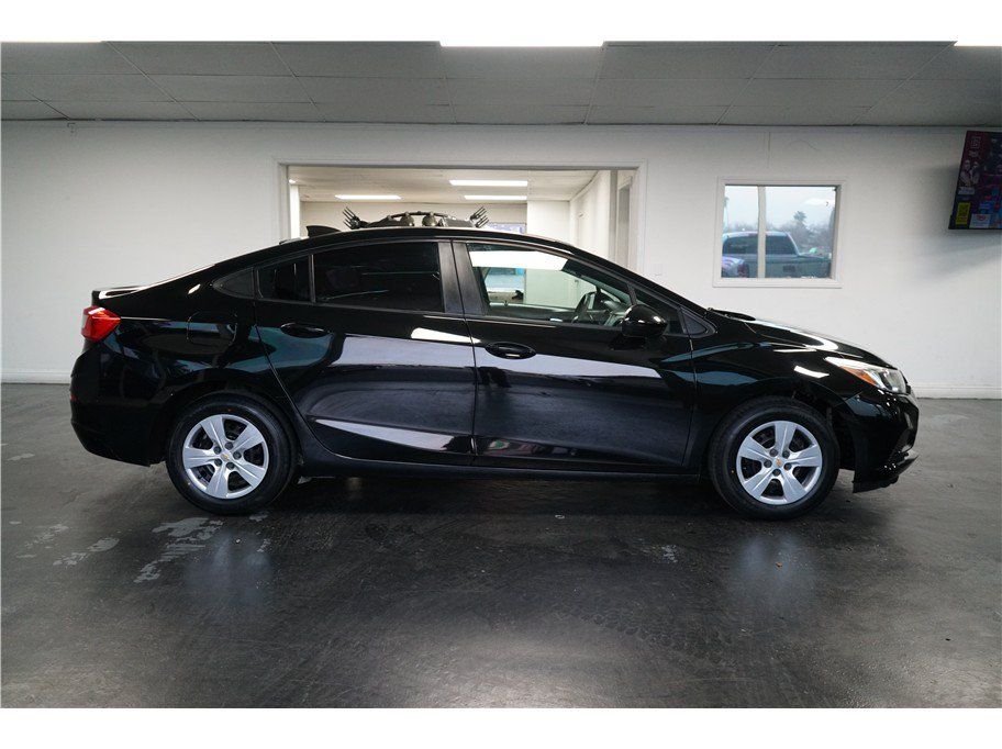 Used 2017 Chevrolet Cruze LS FWD image 8