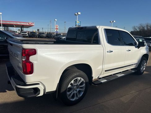 Used 2025 Chevrolet Silverado 1500 High Country w/ High Country Premium Package AWD/4WD image 5