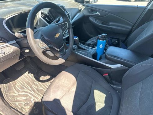 Used 2018 Chevrolet Volt LT FWD image 3