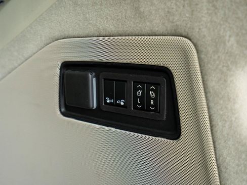 Used 2024 Cadillac Escalade Sport Platinum w/ LPO, ONYX Package AWD/4WD image 33