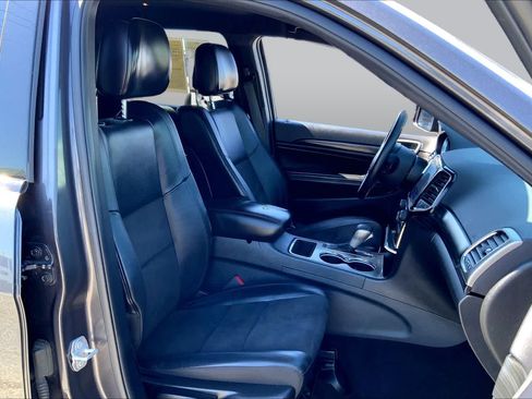 Used 2019 Jeep Grand Cherokee Altitude RWD image 9