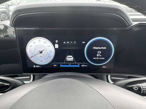 Used 2025 Hyundai Elantra Limited image 10