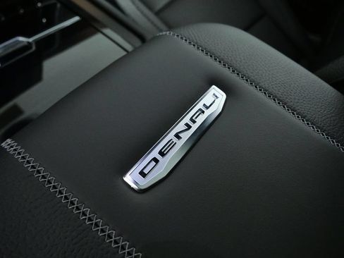 Used 2025 GMC Yukon Denali w/ Sun & Power Step Package AWD/4WD image 23