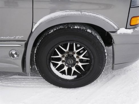 Used 2018 GMC Savana 2500 w/ Enhanced Convenience Package image 7