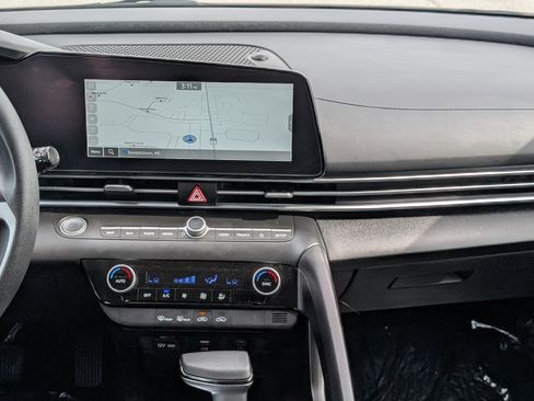 Used 2024 Hyundai Elantra SEL FWD image 16