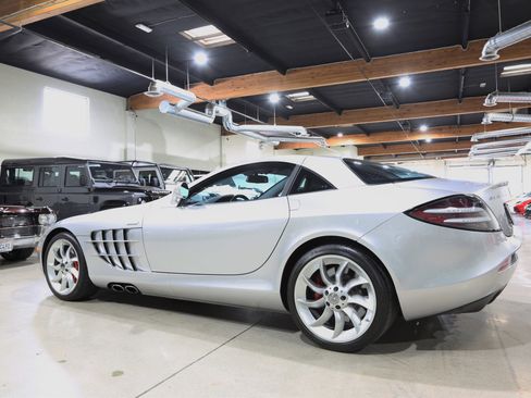 Used 2006 Mercedes-Benz SLR image 9