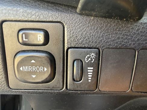 Used 2018 Toyota Corolla LE FWD image 18