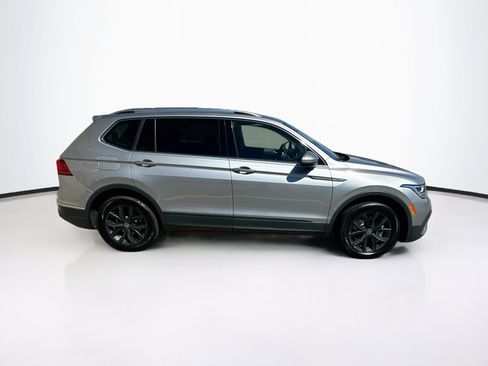 Used 2024 Volkswagen Tiguan SE AWD/4WD image 10