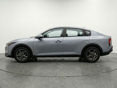 Used 2025 Kia K4 LXS image 5