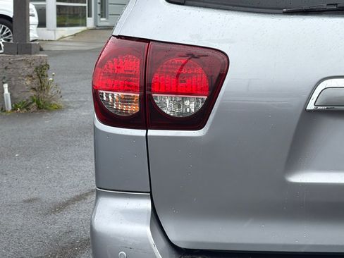 Used 2019 Toyota Sequoia Limited w/ Safety & Convenience Package AWD/4WD image 28